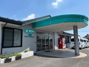 結城市　ツクイ結城デイサービスセンター様　外壁塗装/バーチグレー、庇屋根塗装/クレタグレー、屋根カバー工事/シェイドモスグリーン